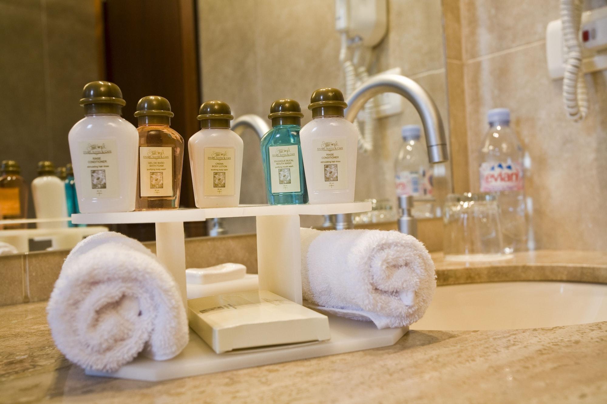 Hotel Stubel Suites & Cafe Quito Bagian luar foto